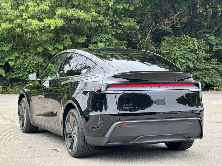 Model Y 2026 RWD photo 4