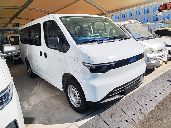 E 2025 41.86kwh Short Wheelbase photo 3
