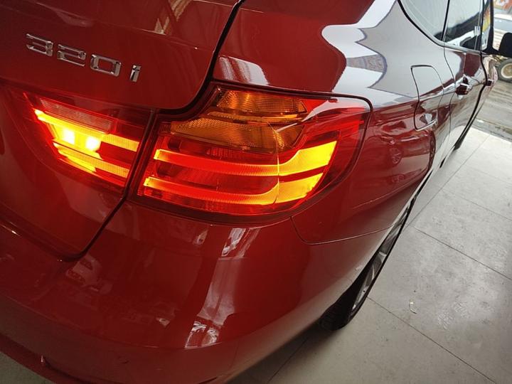 3 SeriesGT 2014 320i Leading photo 7