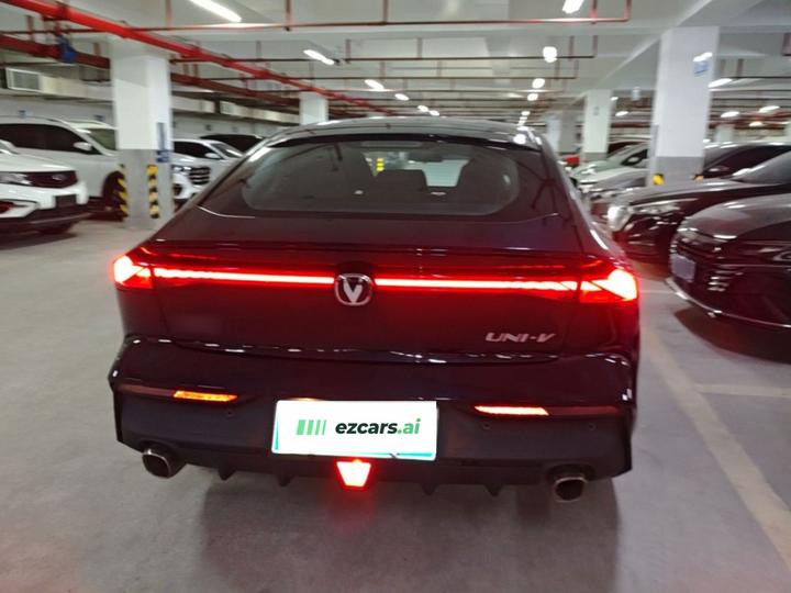 UNI-V 2023 1.5T Premium photo 5