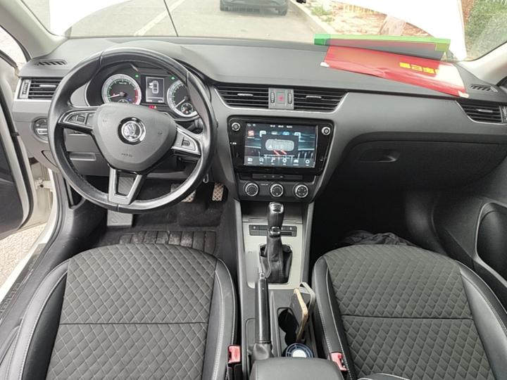 Octavia 2018 1.6L AT Luxury photo 2