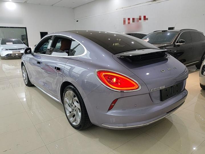 2022 555km Premium photo 4