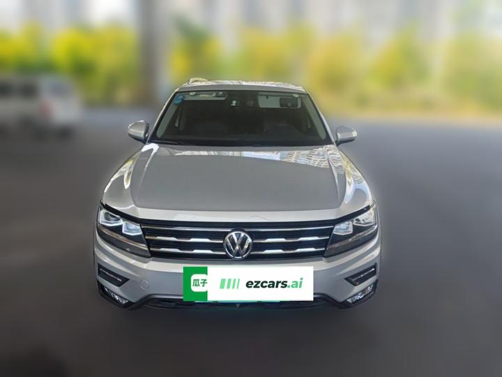 Tiguan L 2018 330TSI AT RWD Luxury photo 2