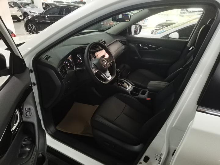 X-Trail 2022 Facelift 2.0L RWD Connected Comfort photo 6