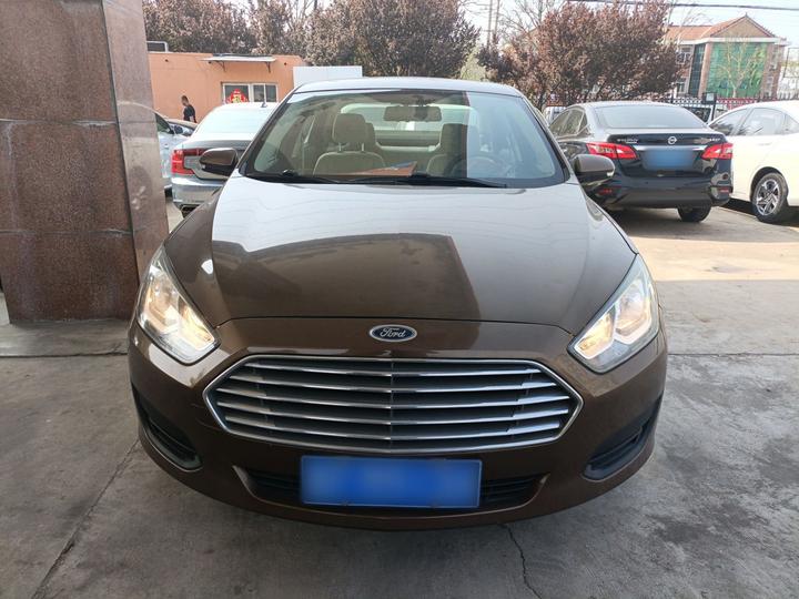Escort 2017 Facelift 1.5L MT Comfort photo 2