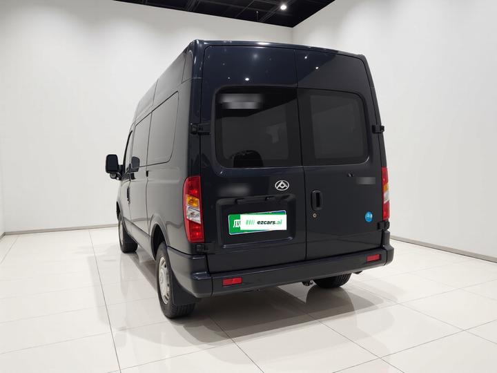MAXUS V80 2021 2.0T MT Classic Short Wheelbase 5/6-Seater photo 4