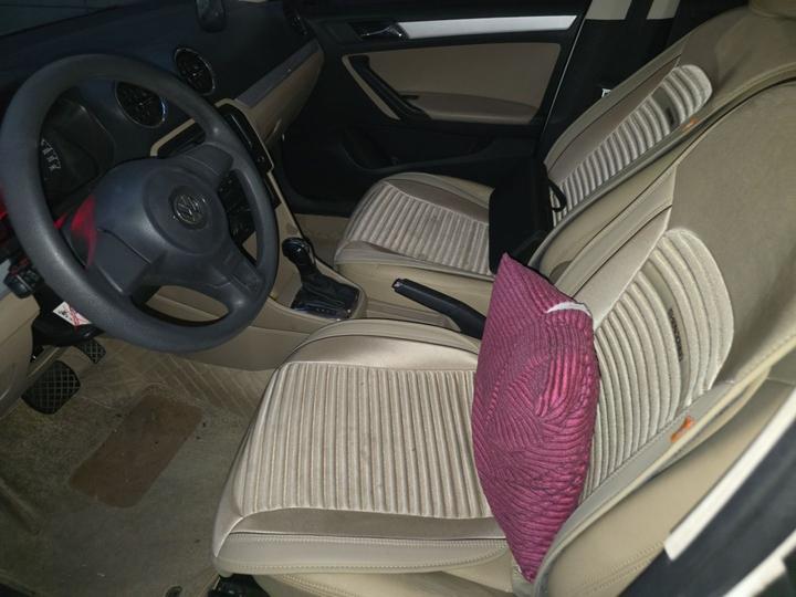 2015 1.6L AT Comfort photo 7