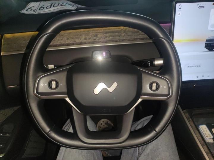L90 2025 Ultra 6-Seater 60 photo 7
