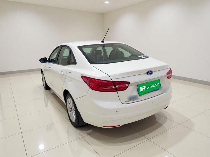 Escort 2015 1.5L AT Fashion photo 4