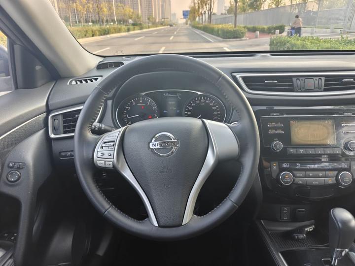X-Trail 2014 2.5L CVT Luxury 4WD photo 3