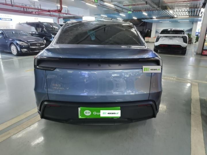 Model Y 2025 RWD photo 3