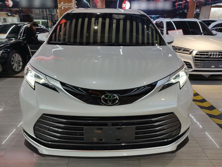 Sienna 2024 2.5L Hybrid AWD Premium photo 2
