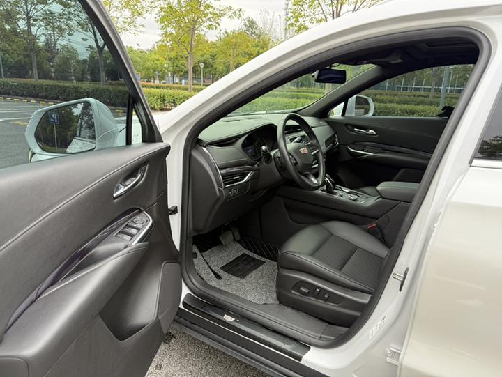 XT4 2020 Facelift 28T RWD Tech photo 6
