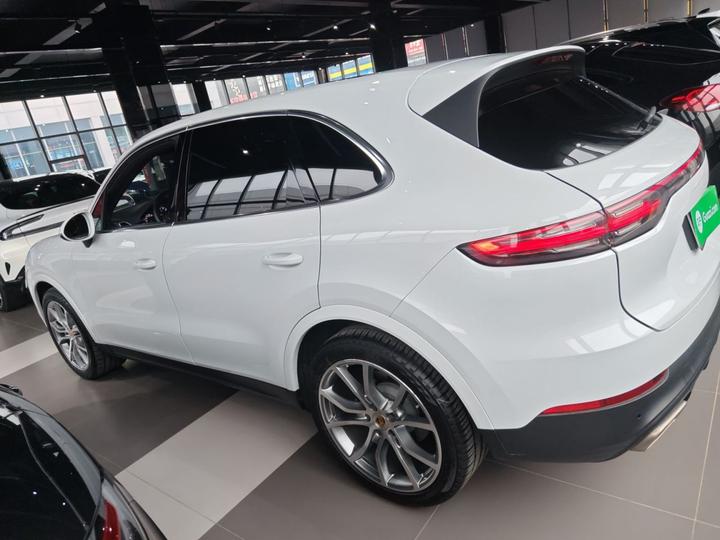 2019 Cayenne 3.0T photo 3