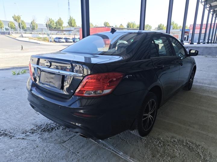 2015 Facelift 1.5L MT Luxury photo 4