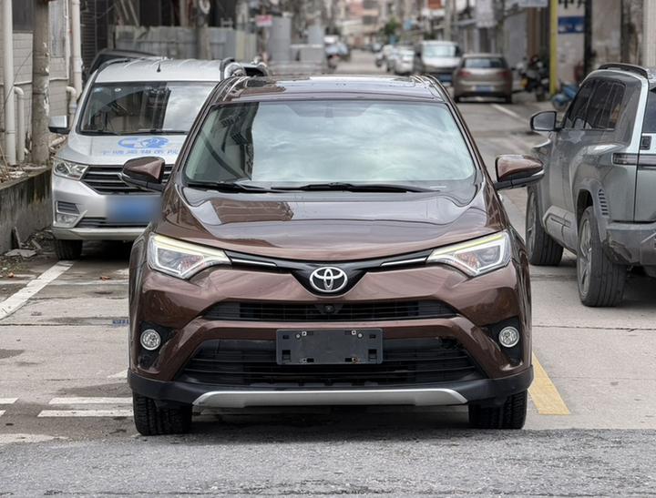 RAV4 2016 2.5L AT AWD Elite photo 3