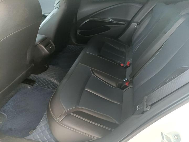 6 2022 PHEV photo 4