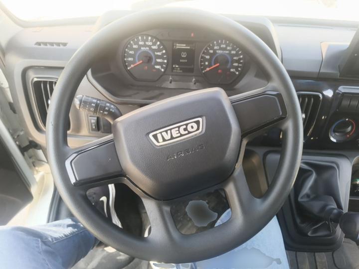 IVECO Daily 2023 2.5T X45-33 Single Cab Long Wheelbase 2-3-Seater photo 2