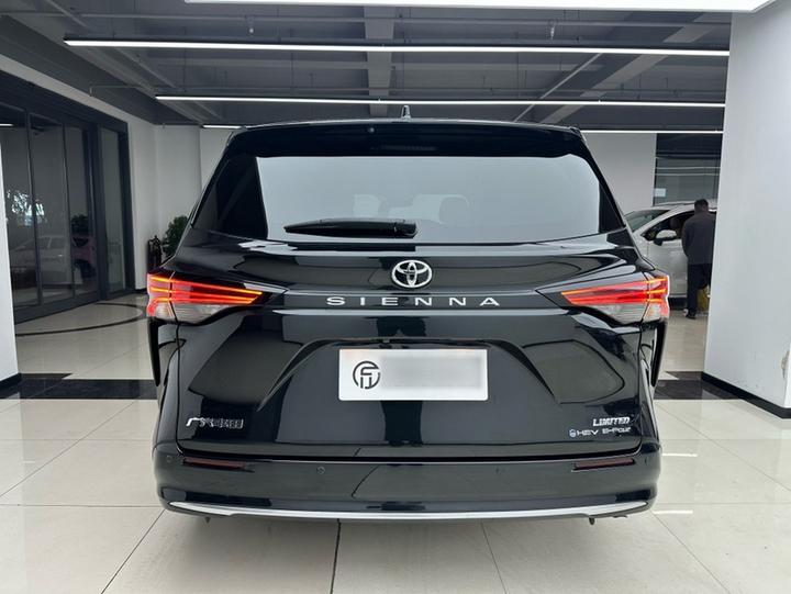 Sienna 2024 2.5L Hybrid AWD Premium photo 4