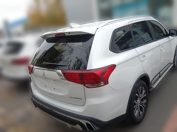 Outlander 2018 2.0L RWD 7-Seater photo 5