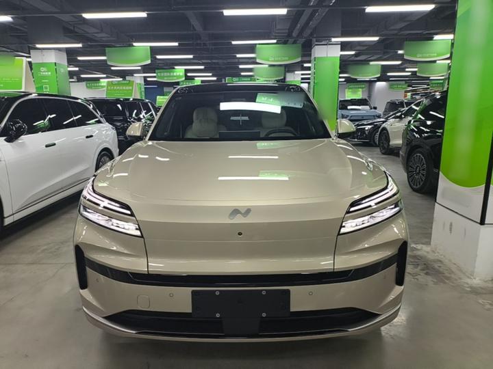 L90 2025 Ultra 6-Seater 85 photo 2