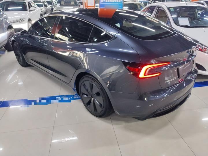 Model 3 2023 RWD photo 4