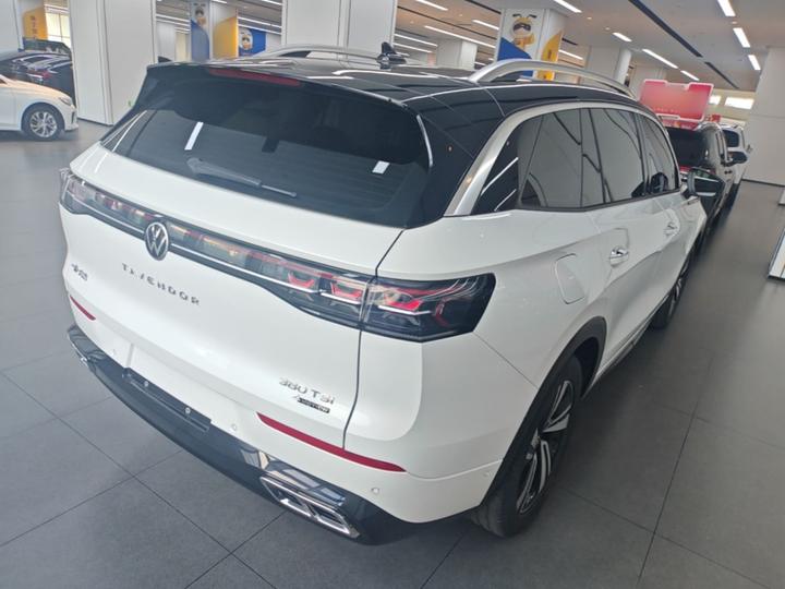 2023 380TSI AWD R-Line photo 6