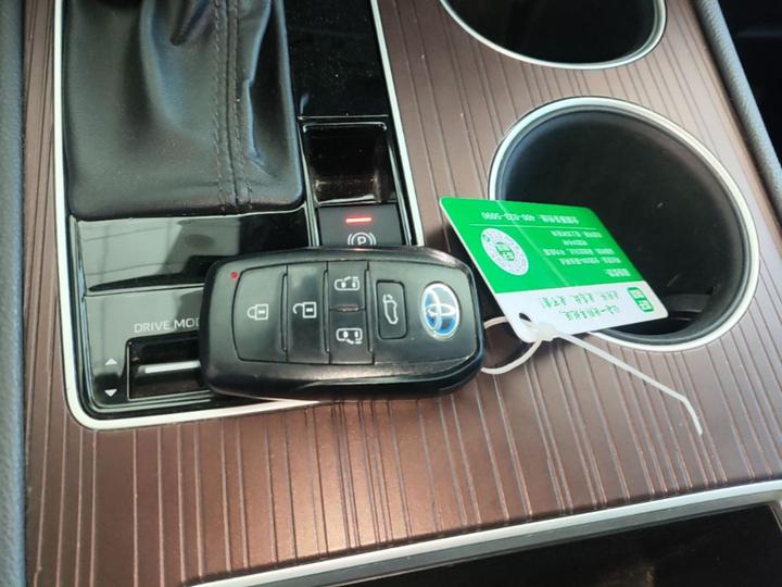 Granvia 2023 2.5L Hybrid Premium PLUS photo 8