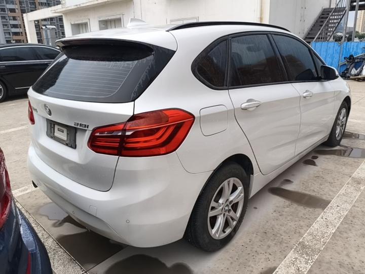 2 Series Wagon 2016 218i Leading photo 4