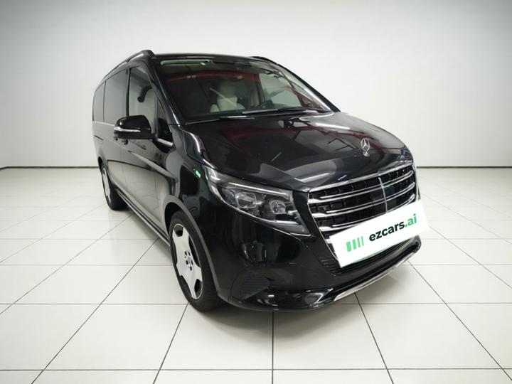 V-Class 2024 V 300 L Long Wheelbase Luxury photo 3