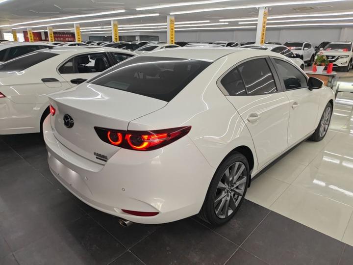 3 Axela 2022 2.0L AT photo 4