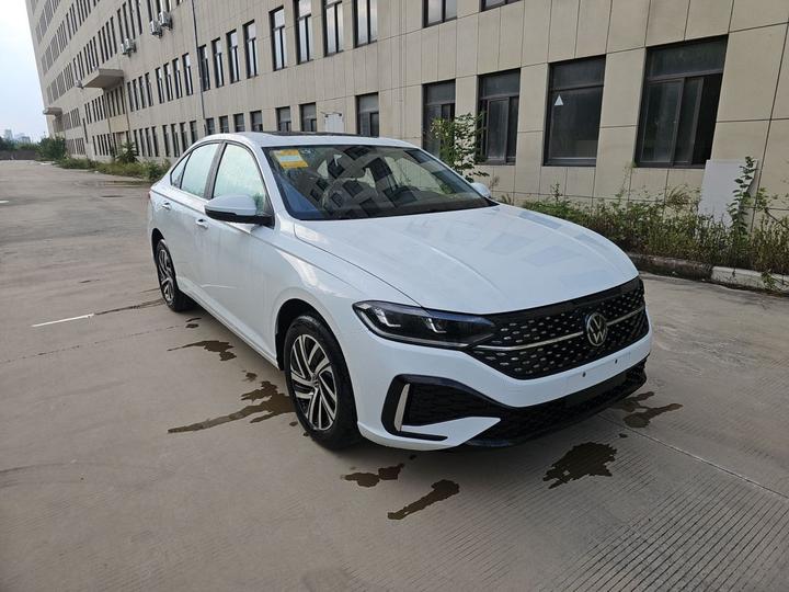Lavida 2026 1.5L AT photo 4