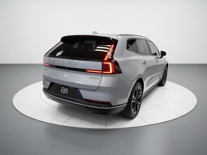 XC70 Hybrid 2026 RWD Long Range Core photo 4