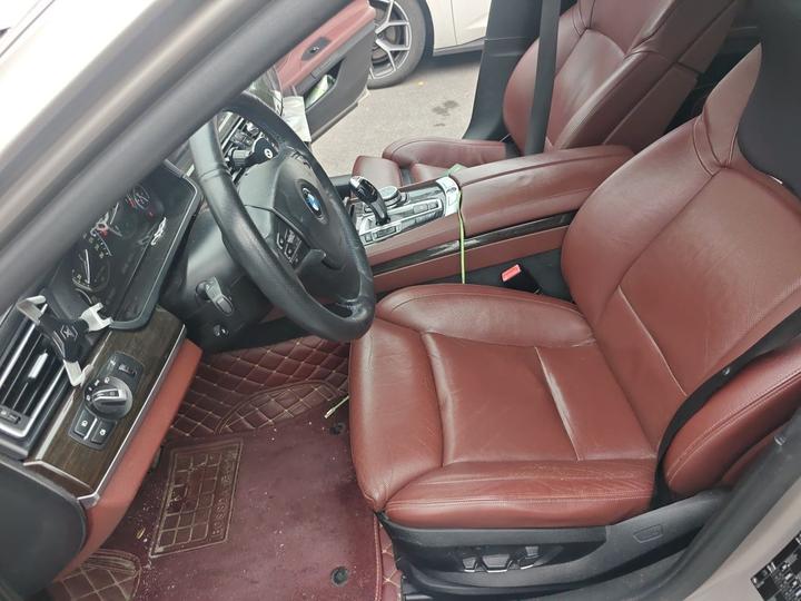 7 Series 2011 730Li photo 7