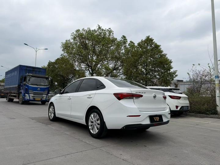 Excelle 2021 Facelift Classic 1.5L AT Elite photo 4