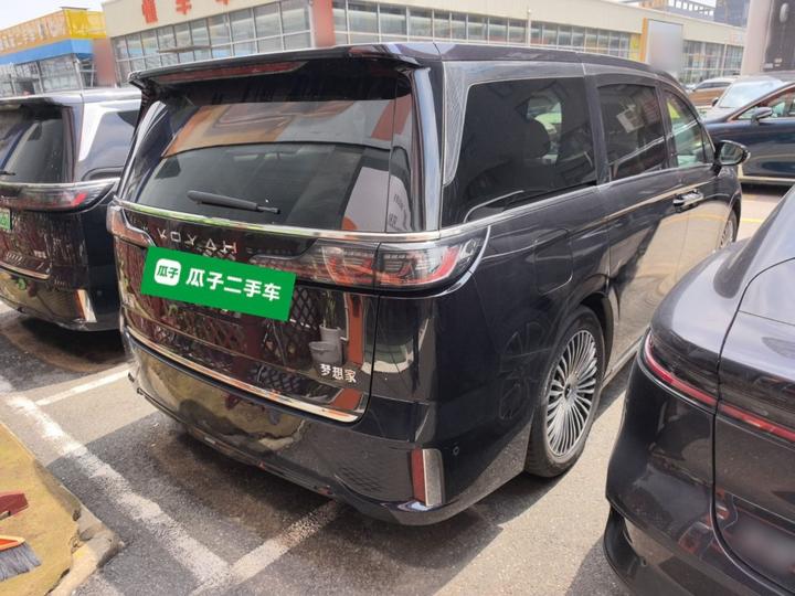 Voyah Dreamer 2025 PHEV AWD Flagship photo 4