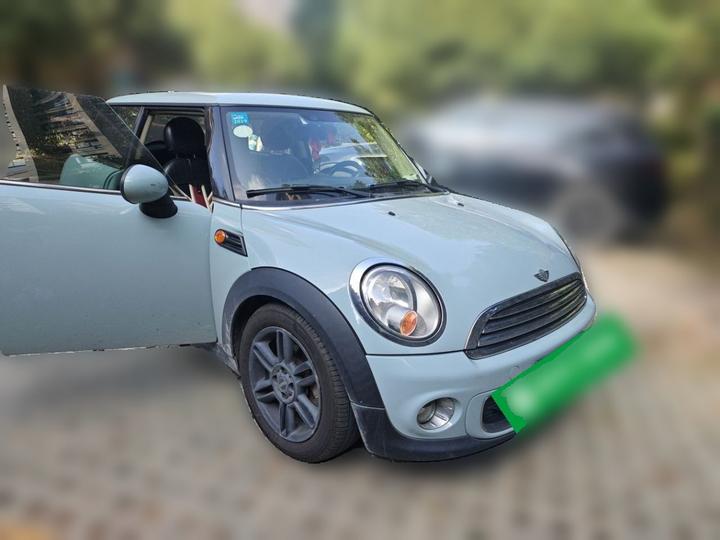 2011 1.6L ONE photo 3