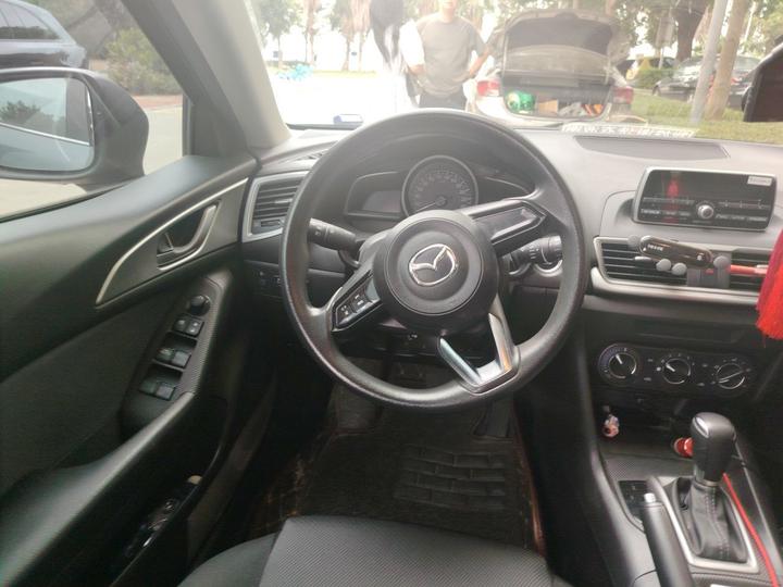 3 Axela 2017 Hatchback 1.5L AT Comfort China VI photo 6