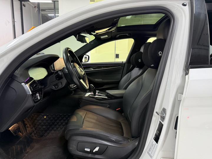 5 Series 2019 525Li M Sport Package photo 7