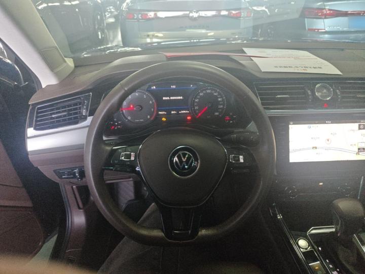 2021 380TSI Luxury photo 6