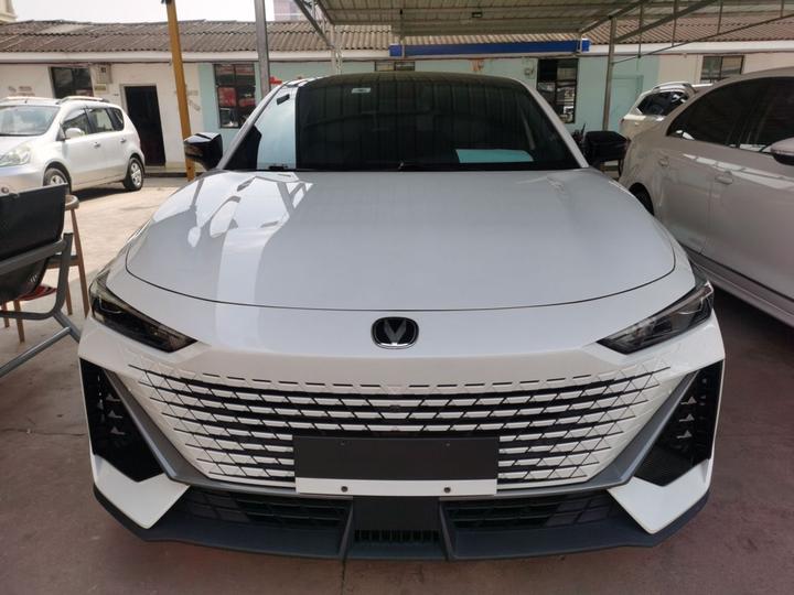 UNI-V 2022 1.5T Premium photo 2