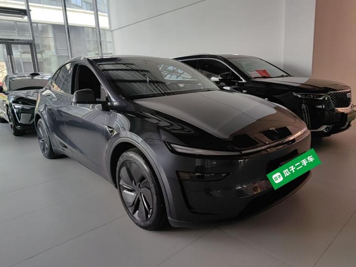 Model Y 2025 RWD Launch Edition photo 3
