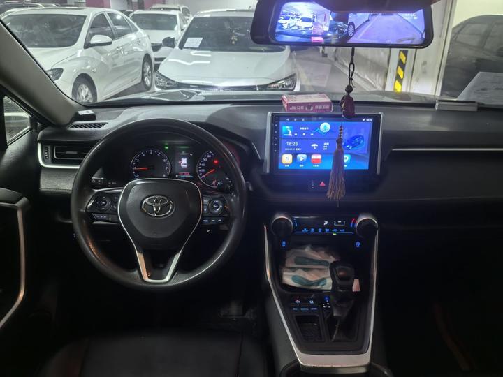 RAV4 2020 2.0L CVT RWD photo 6