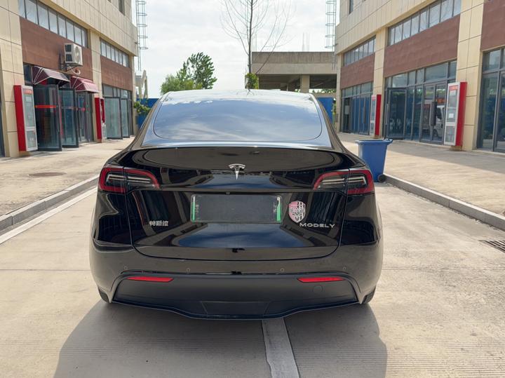 Model Y 2023 RWD photo 3