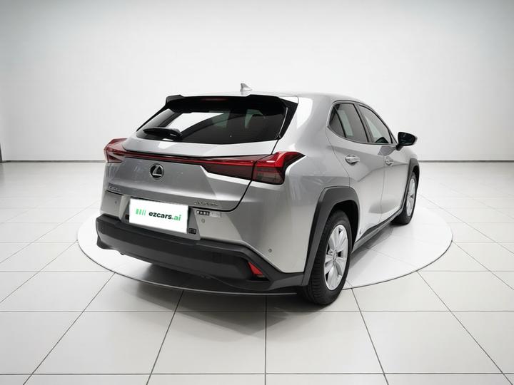 UX 2020 260h photo 6
