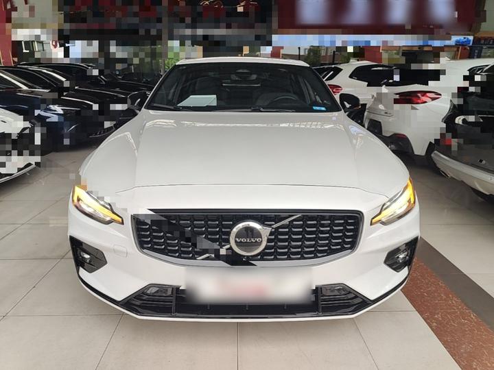 S60 2025 B5 Sport photo 2