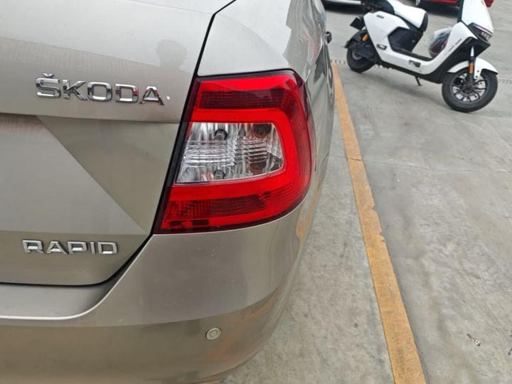 Rapid 2015 1.4L MT photo 7