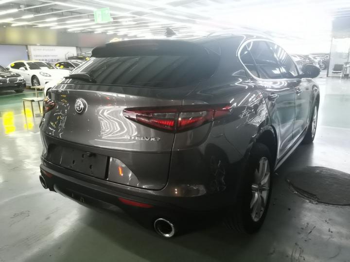 Alfa Romeo Stelvio 2017 2.0T 200HP Luxury photo 4