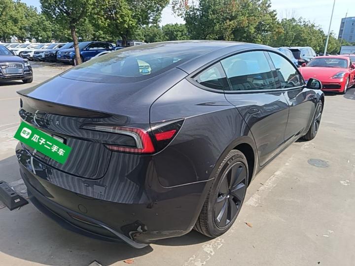 Model 3 2023 RWD photo 4