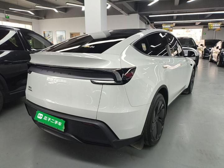 Model Y 2025 RWD photo 4